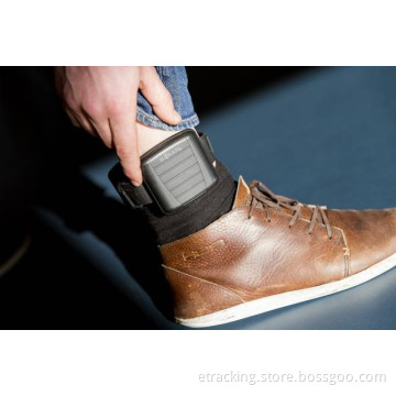 Mini GPS Tracker Waterproof Mt-100 for Outdoor Staff, Children, Old Man, Disabled People and Pet with Vibration Alarm